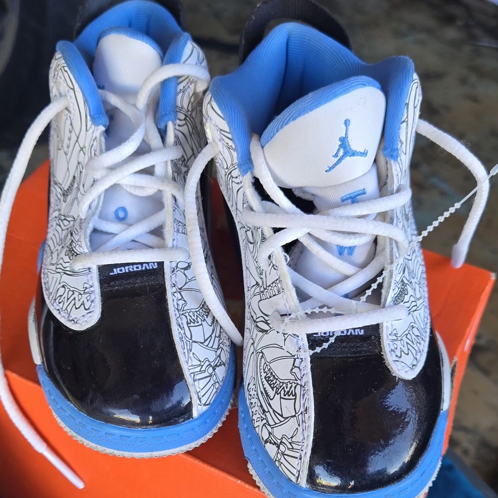 Jordan Dub Zero toddler sneakers sz 9C. University Blue, white & black.